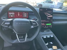 Škoda Peaq Sportline 90x in Black-Magic Perleffekt