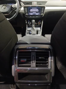 Škoda Superb Combi Ambition TDI DSG in Graphit-Grau Metallic