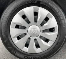 Škoda Fabia Essence in Black-Magic Perleffekt