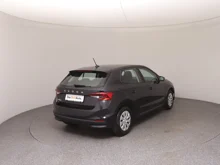 Škoda Fabia Essence in Black-Magic Perleffekt