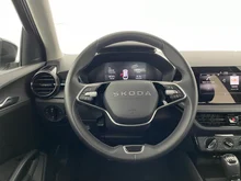 Škoda Fabia Essence in Black-Magic Perleffekt