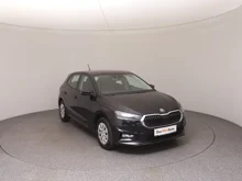 Škoda Fabia Essence in Black-Magic Perleffekt