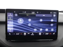 Škoda Enyaq 80x in SCHWARZ-MAGIC PERLEFFEKT