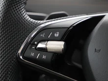 Škoda Enyaq 80x in SCHWARZ-MAGIC PERLEFFEKT