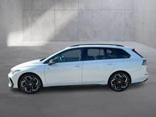 VW Golf Variant Sport mHeV DSG in Oryxweiß Perlmutteffekt