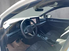 VW Golf Variant Sport mHeV DSG in Oryxweiß Perlmutteffekt
