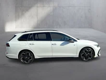 VW Golf Variant Sport mHeV DSG in Oryxweiß Perlmutteffekt