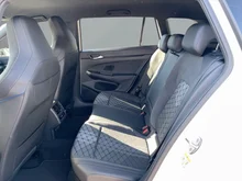 VW Golf Variant Sport mHeV DSG in Oryxweiß Perlmutteffekt