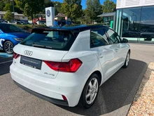 Audi A1 Sportback 25 TFSI intense in Gletscherweiss Metallic
