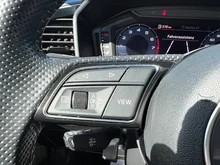 Audi A1 Sportback 25 TFSI intense in Gletscherweiss Metallic