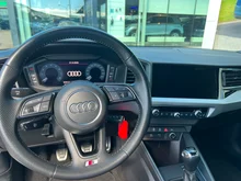 Audi A1 Sportback 25 TFSI intense in Gletscherweiss Metallic