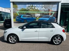 Audi A1 Sportback 25 TFSI intense in Gletscherweiss Metallic