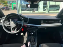 Audi A1 Sportback 25 TFSI intense in Gletscherweiss Metallic