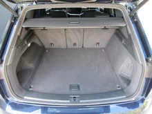 VW Touareg TDI 4MOTION in Meloe Blau Crystal Effekt