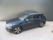 VW Touareg TDI 4MOTION in Meloe Blau Crystal Effekt