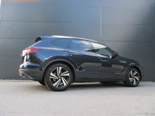 VW Touareg TDI 4MOTION in Meloe Blau Crystal Effekt