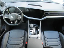 VW Touareg TDI 4MOTION in Meloe Blau Crystal Effekt