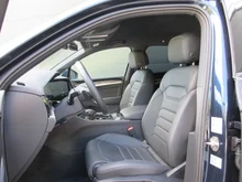 VW Touareg TDI 4MOTION in Meloe Blau Crystal Effekt