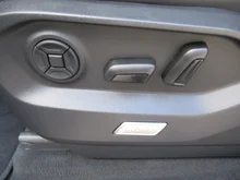 VW Touareg TDI 4MOTION in Meloe Blau Crystal Effekt