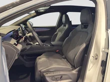 Škoda Peaq Sportline 90x in Moon-Weiß Metallic