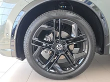 VW Tiguan Sport eTSI DSG in Cipressino-Grün Metallic