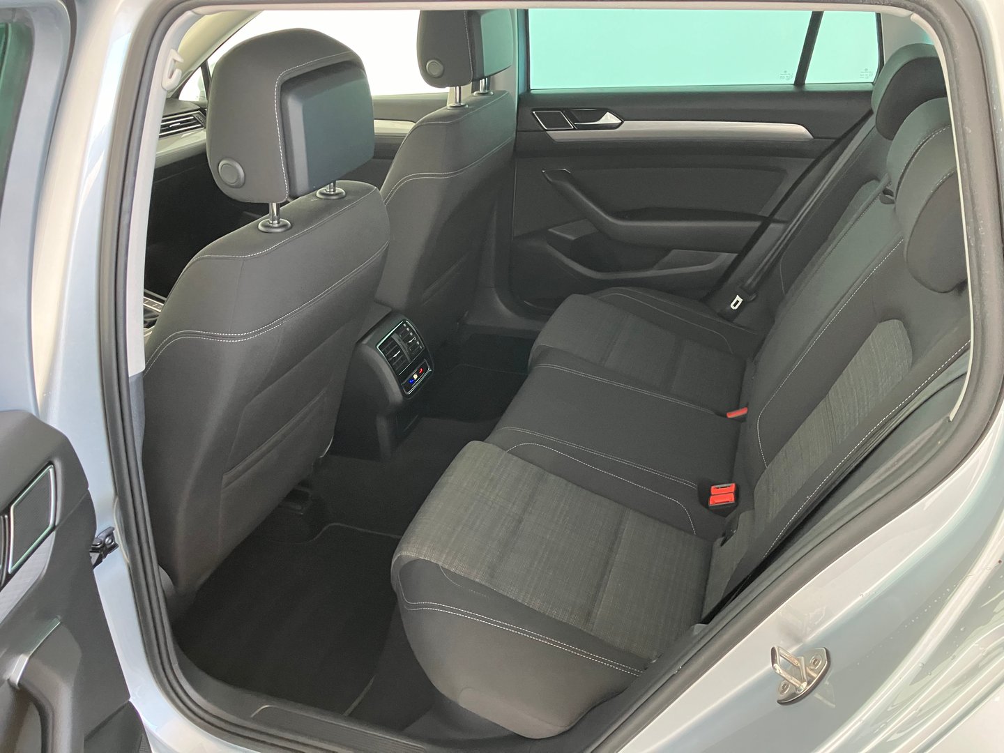 VW Passat Variant Business TDI SCR DSG | Bild 15 von 19