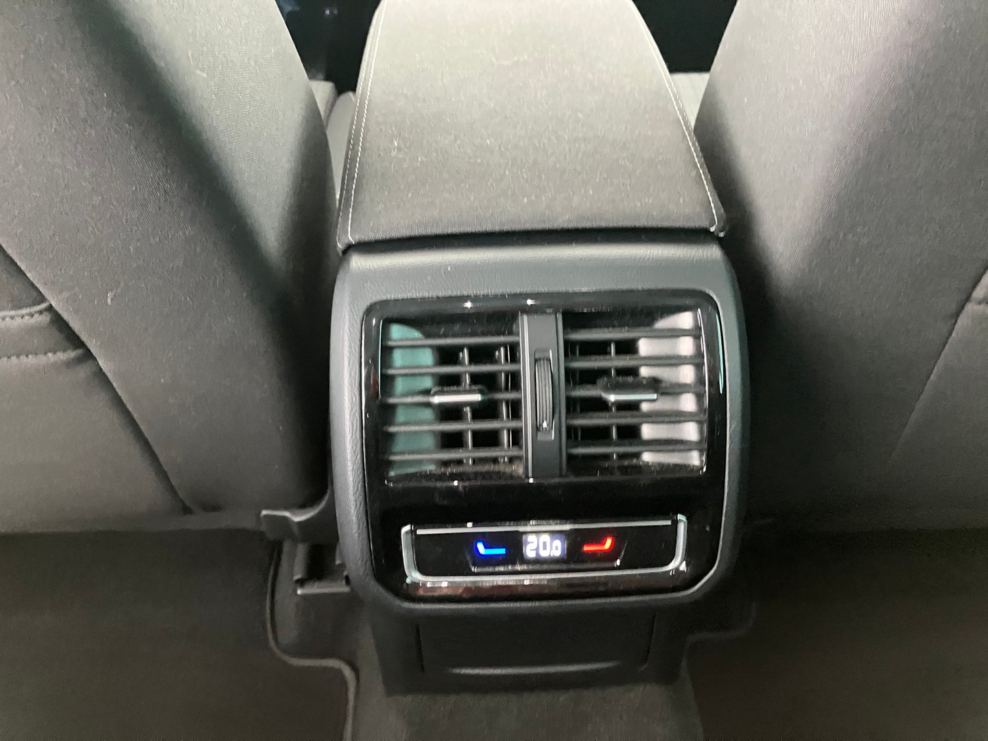 VW Passat Variant Business TDI SCR DSG | Bild 16 von 19
