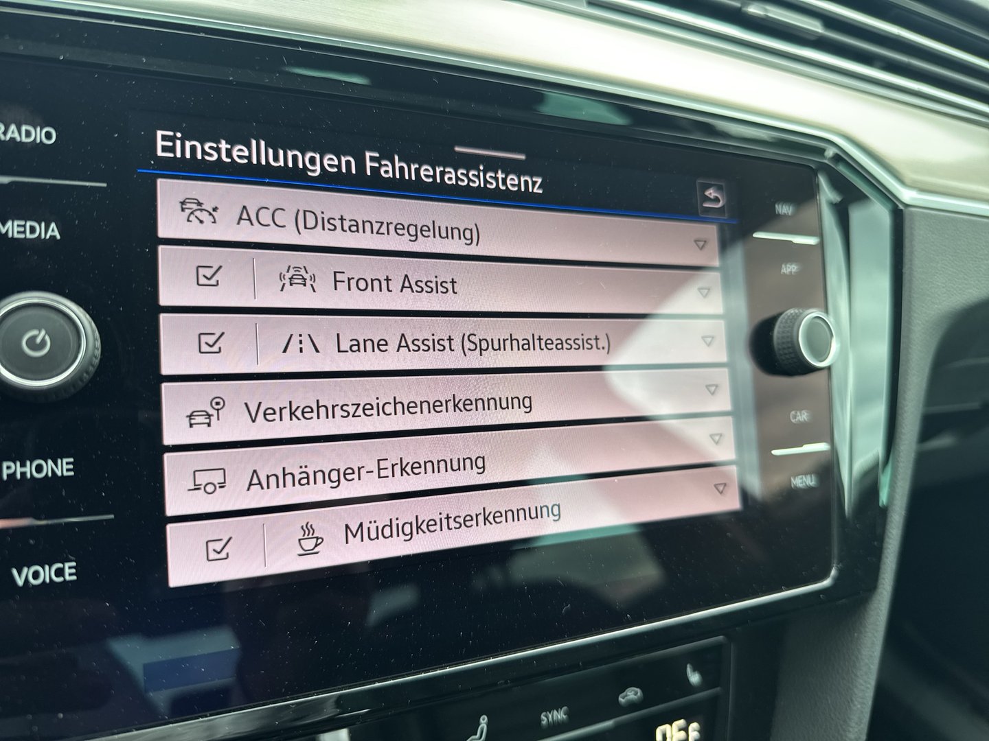 VW Passat Elegance TDI DSG | Bild 15 von 23
