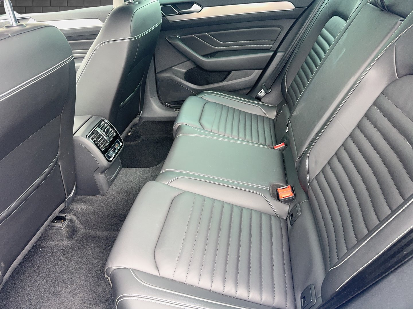 VW Passat Elegance TDI DSG | Bild 18 von 23