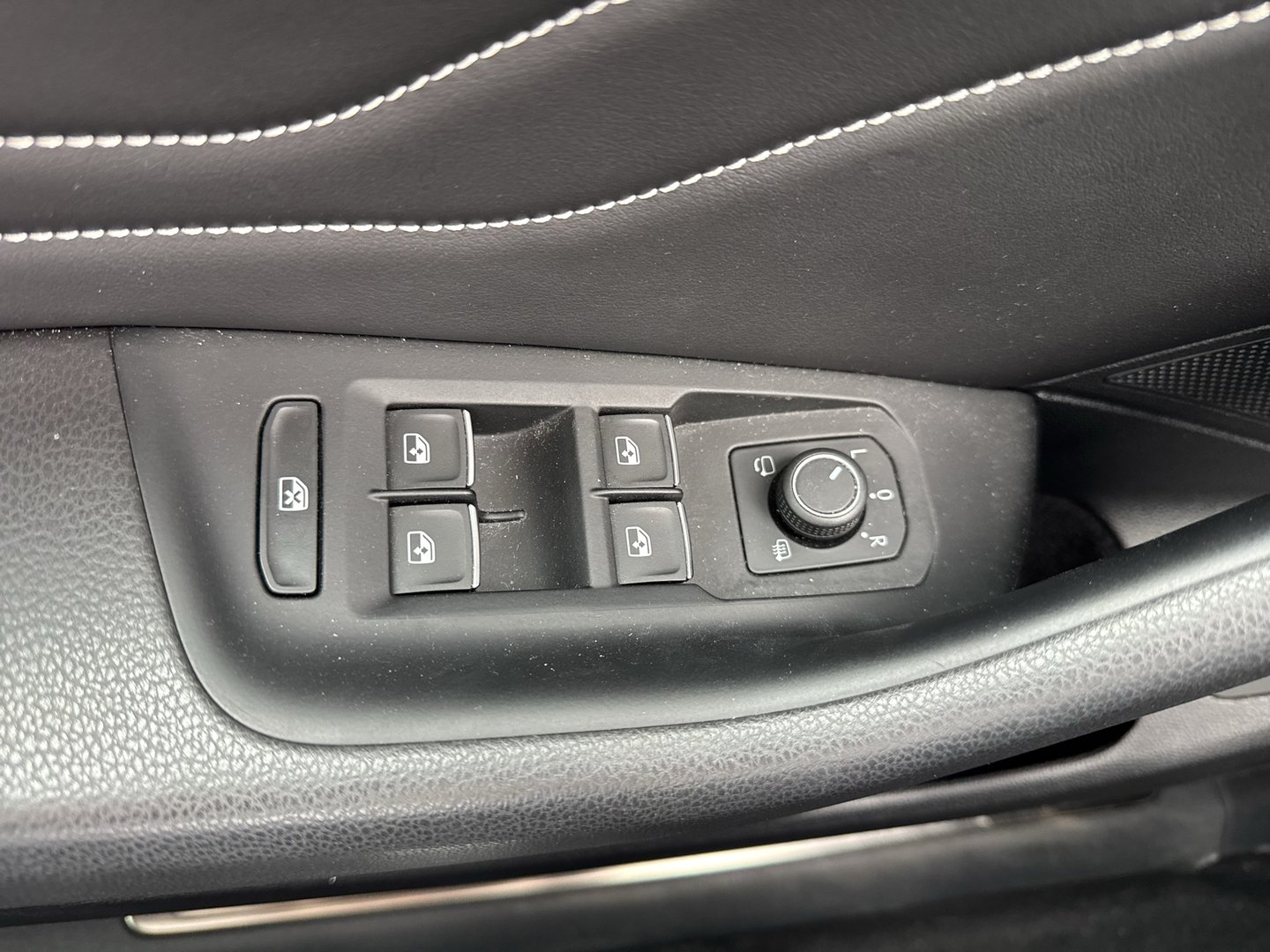 VW Passat Elegance TDI DSG | Bild 7 von 23