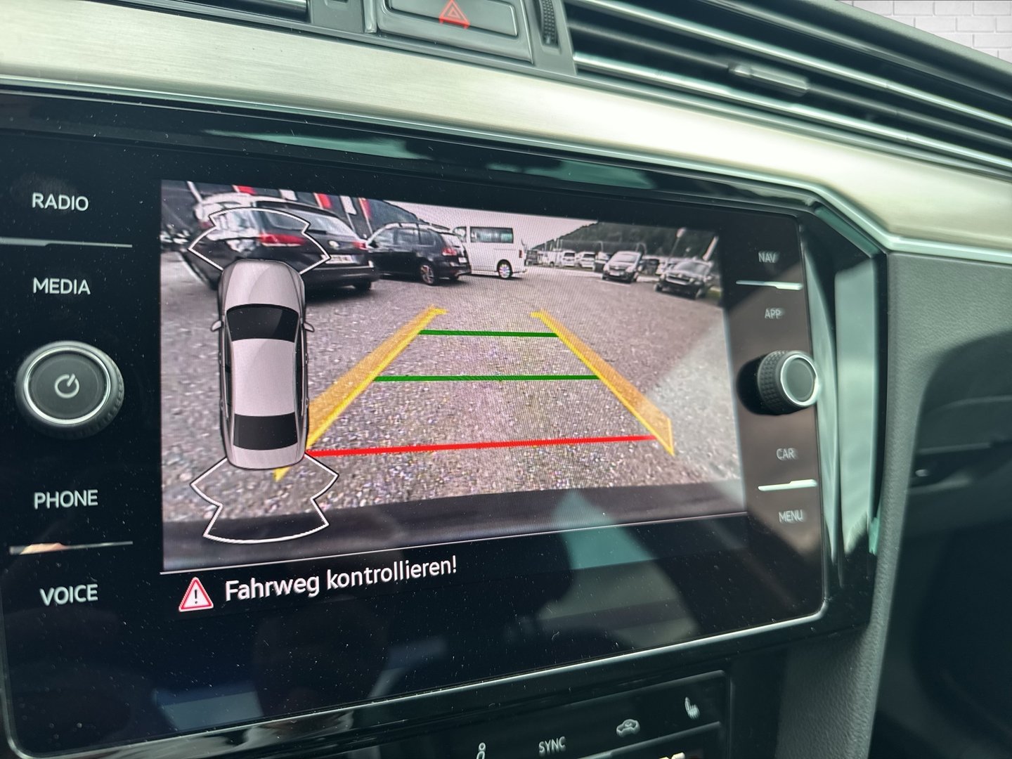 VW Passat Elegance TDI DSG | Bild 16 von 23