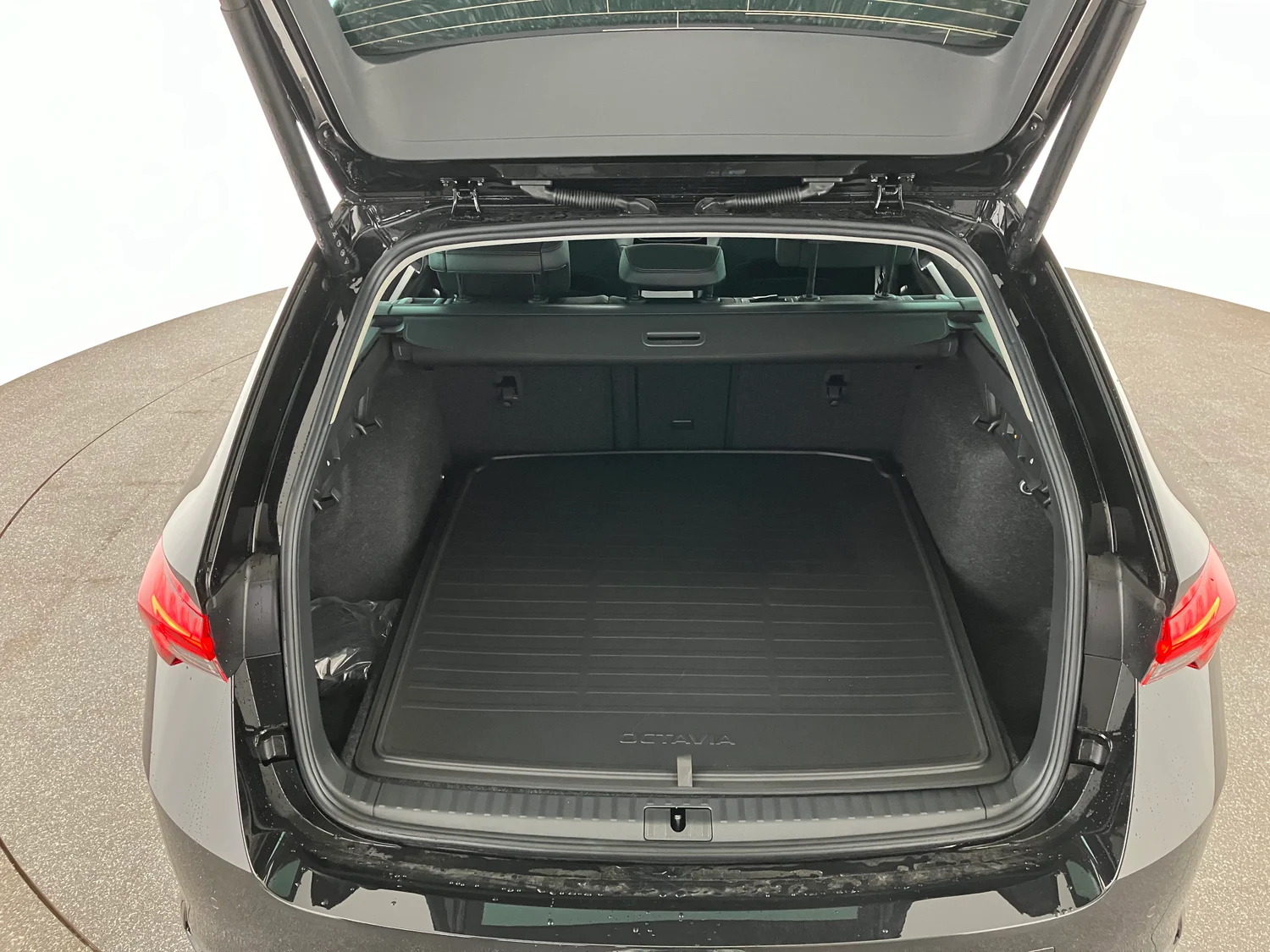 Bild eines Škoda Octavia Combi Selection TSI mHEV DSG