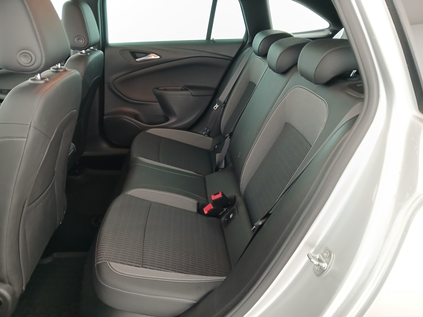 Opel Astra ST 1,2 Turbo Direct Inj. Edition | Bild 25 von 28