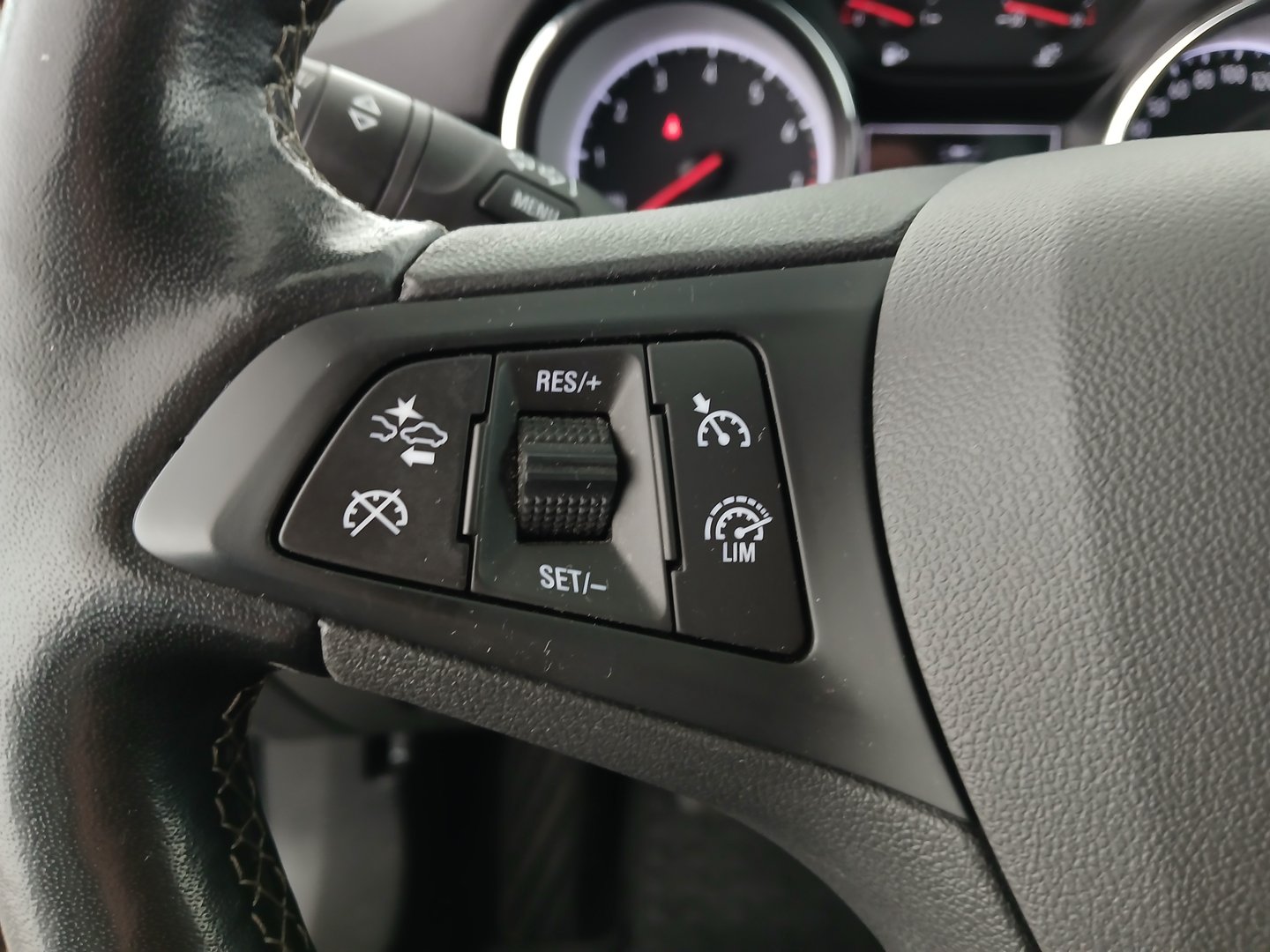 Opel Astra ST 1,2 Turbo Direct Inj. Edition | Bild 16 von 28