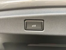 VW ID.7 Tourer Pro S 210 kW Business-86 kWh in Mondsteingrau Dach Schwarz