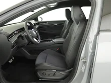 VW ID.7 Tourer Pro S 210 kW Business-86 kWh in Mondsteingrau Dach Schwarz