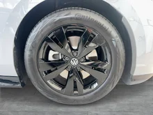 VW ID.7 Tourer Pro S 210 kW Business-86 kWh in Mondsteingrau Dach Schwarz