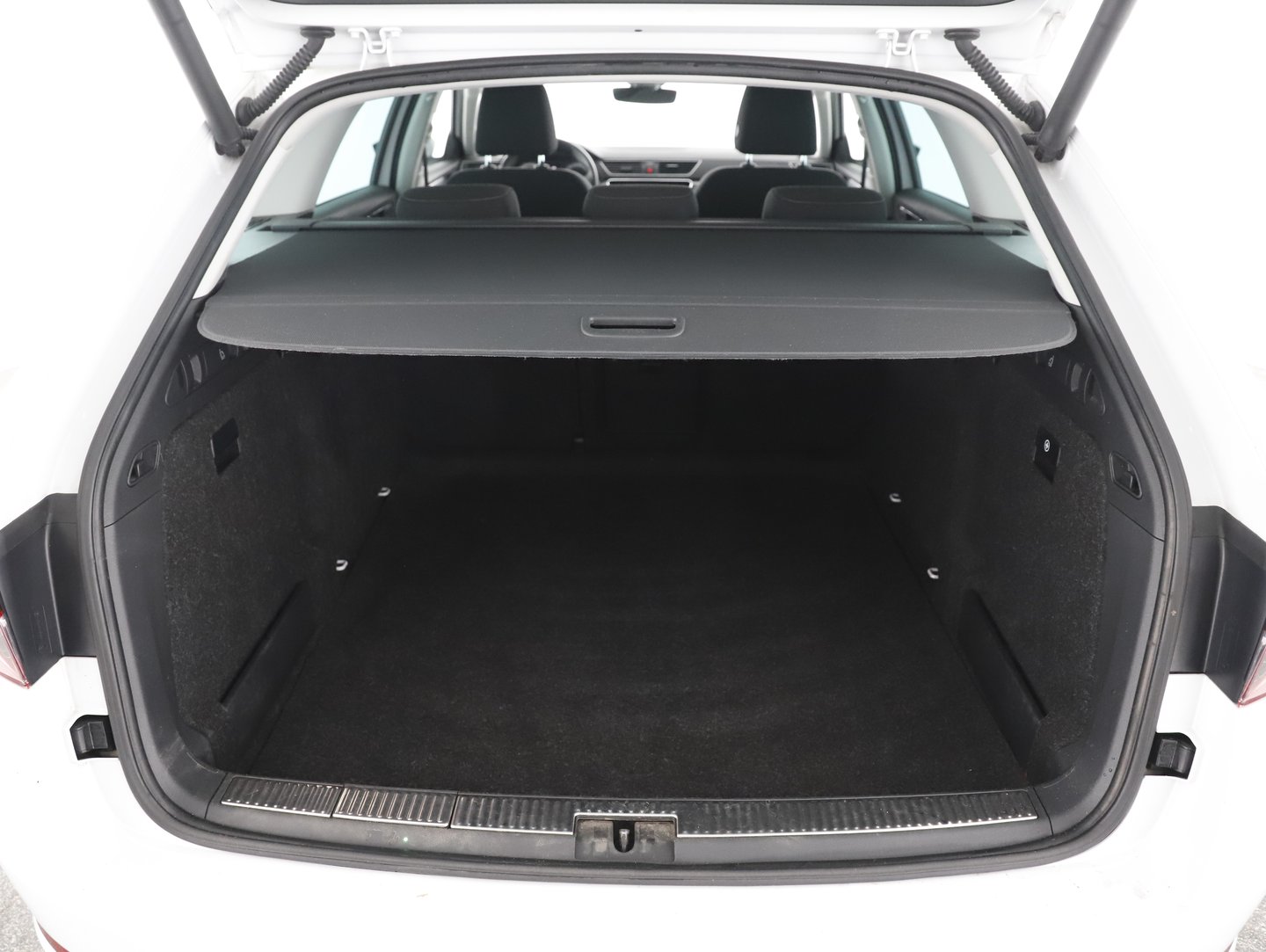 Škoda SUPERB Combi Style TDI DSG | Bild 19 von 23
