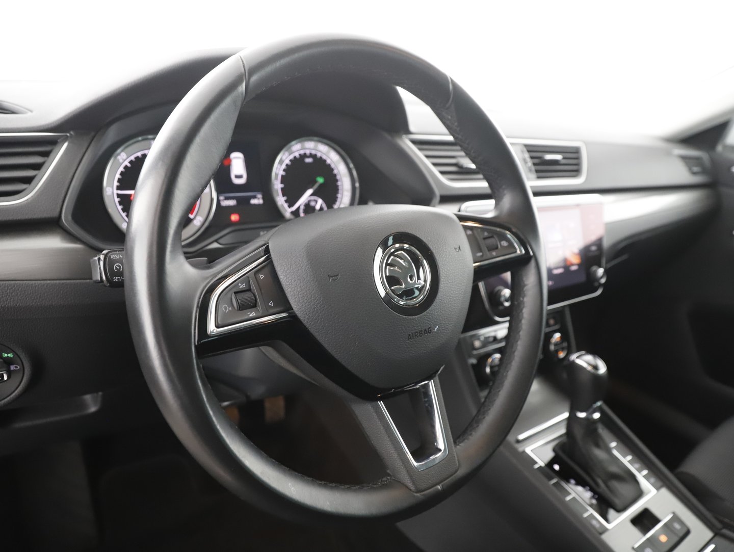 Škoda SUPERB Combi Style TDI DSG | Bild 9 von 23
