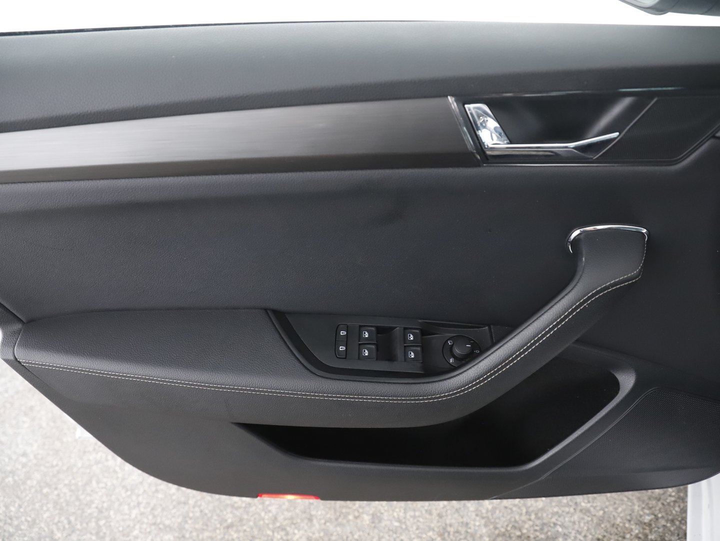 Škoda SUPERB Combi Style TDI DSG | Bild 4 von 23