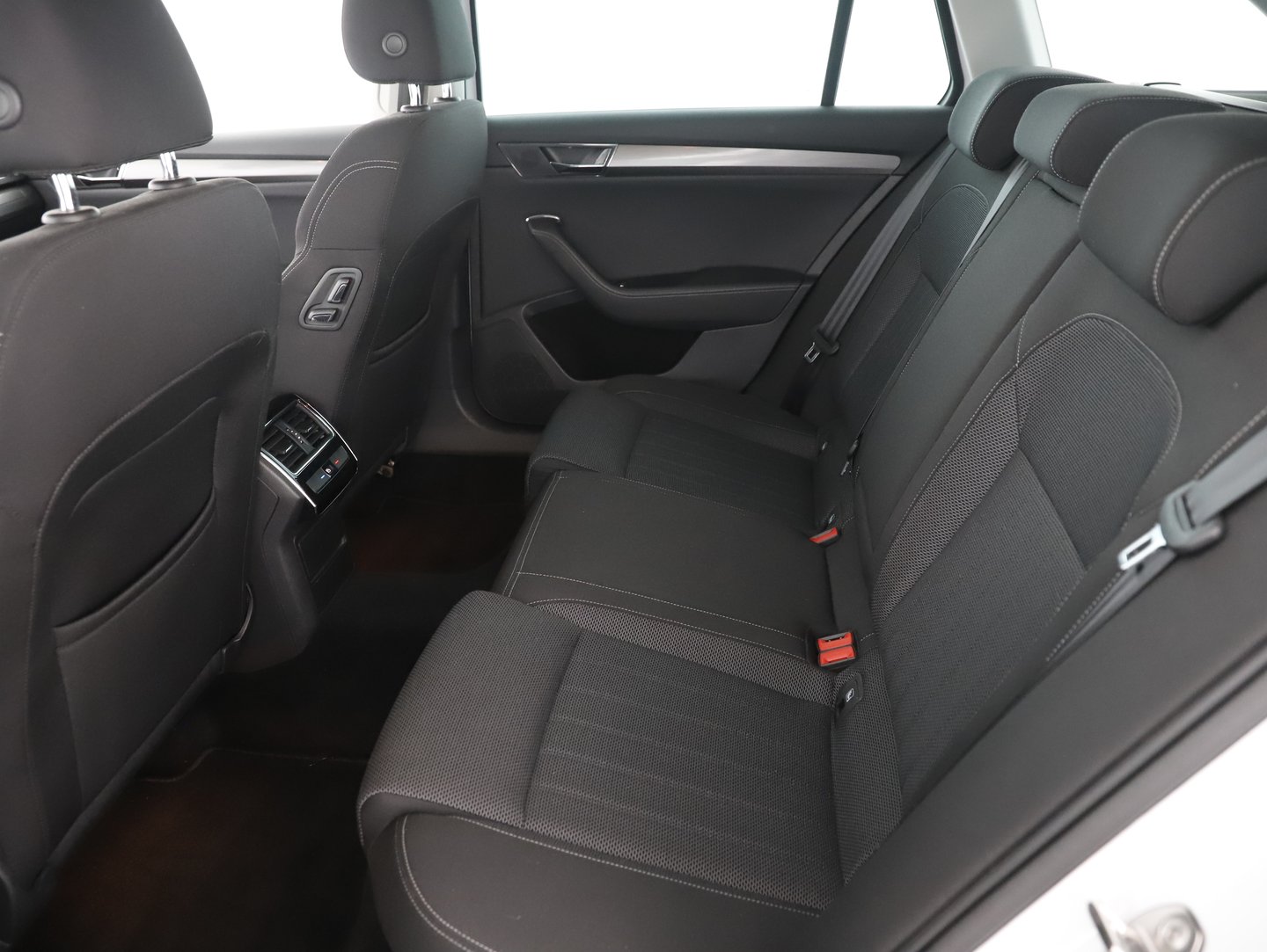 Škoda SUPERB Combi Style TDI DSG | Bild 18 von 23