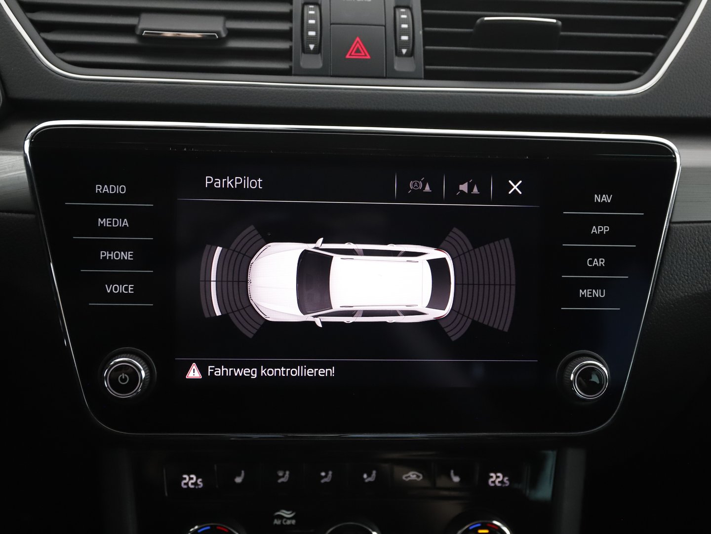 Škoda SUPERB Combi Style TDI DSG | Bild 15 von 23