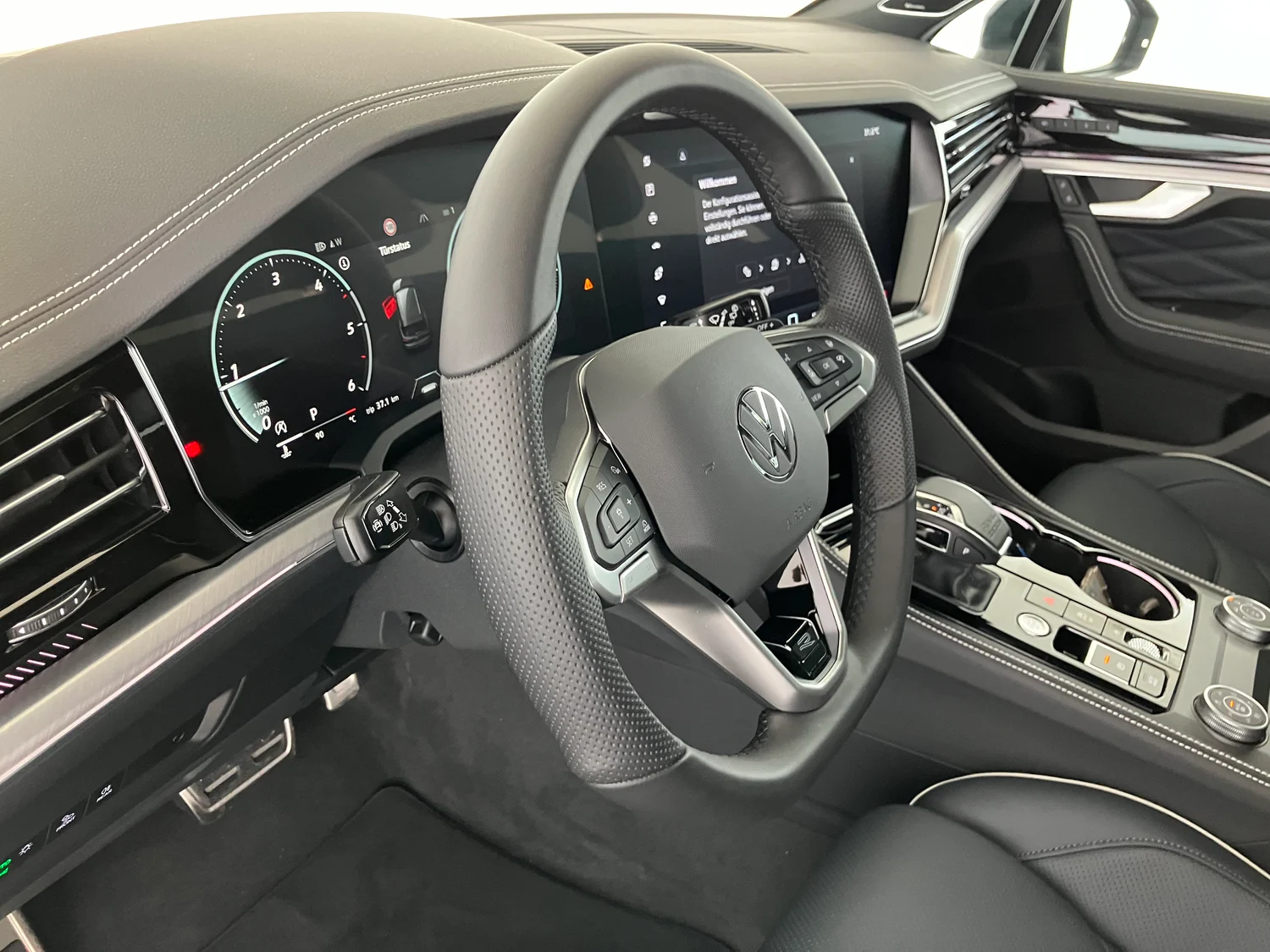 Bild eines VW Touareg R-Line TDI 4M. Final Edition