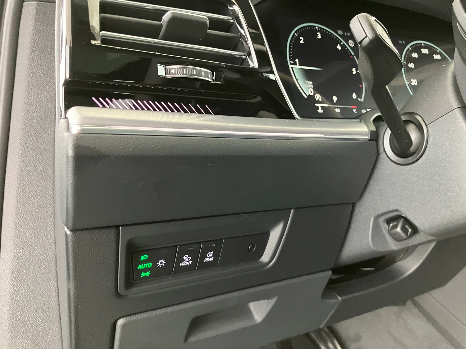 Bild eines VW Touareg R-Line TDI 4M. Final Edition