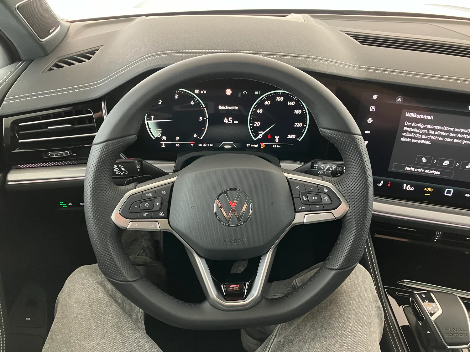 Bild eines VW Touareg R-Line TDI 4M. Final Edition