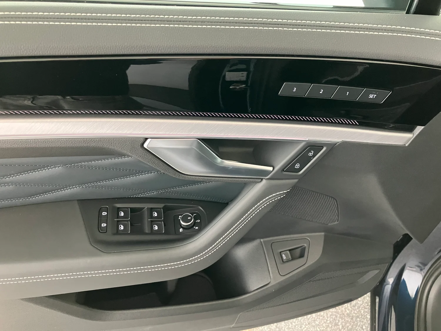 Bild eines VW Touareg R-Line TDI 4M. Final Edition