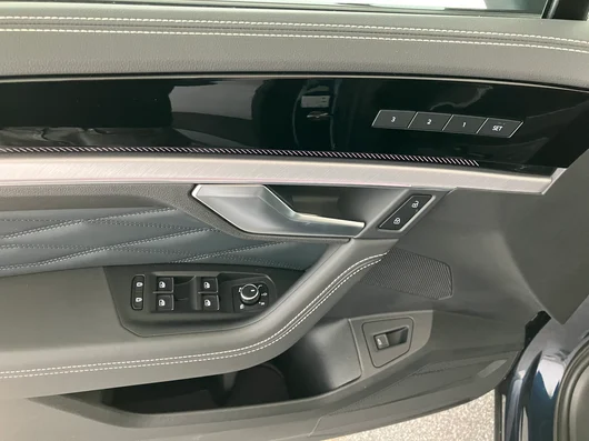 Bild eines VW Touareg R-Line TDI 4M. Final Edition