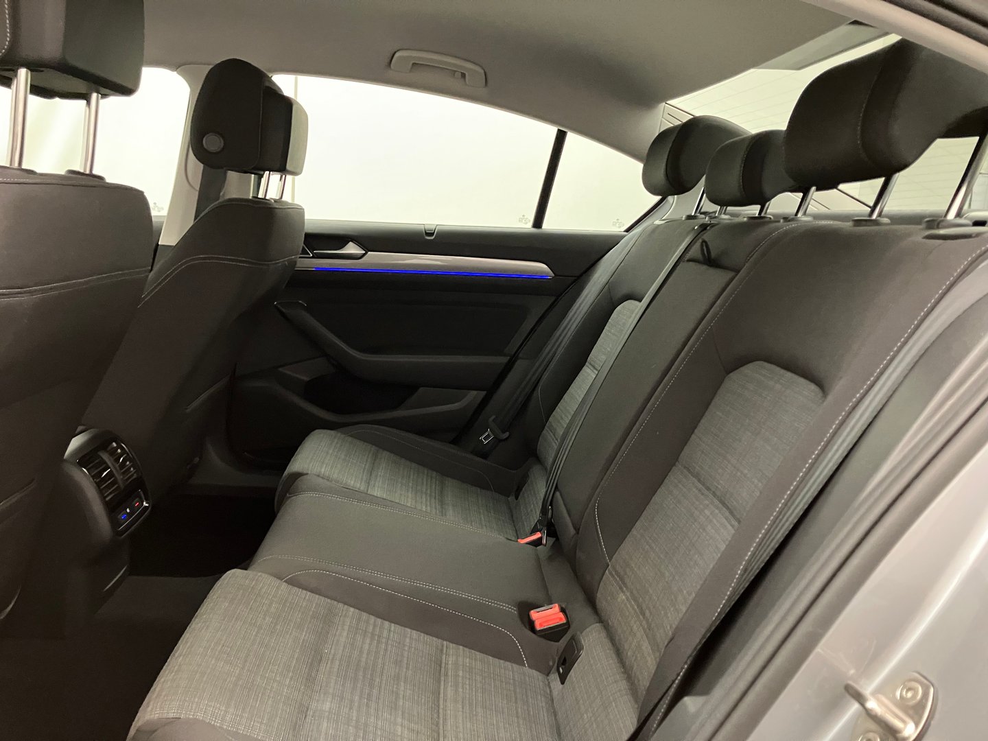 VW Passat Business TDI SCR DSG | Bild 25 von 31