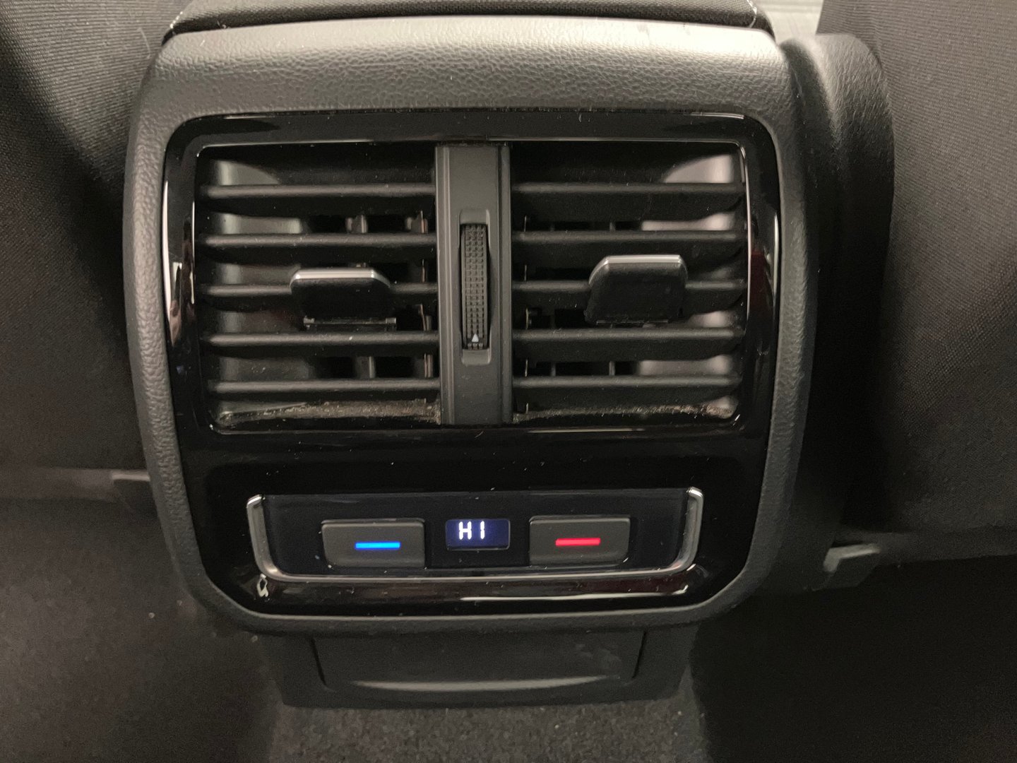 VW Passat Business TDI SCR DSG | Bild 27 von 31