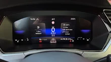 VW Touran Life TSI in 0E Grenadillschwarz Metallic